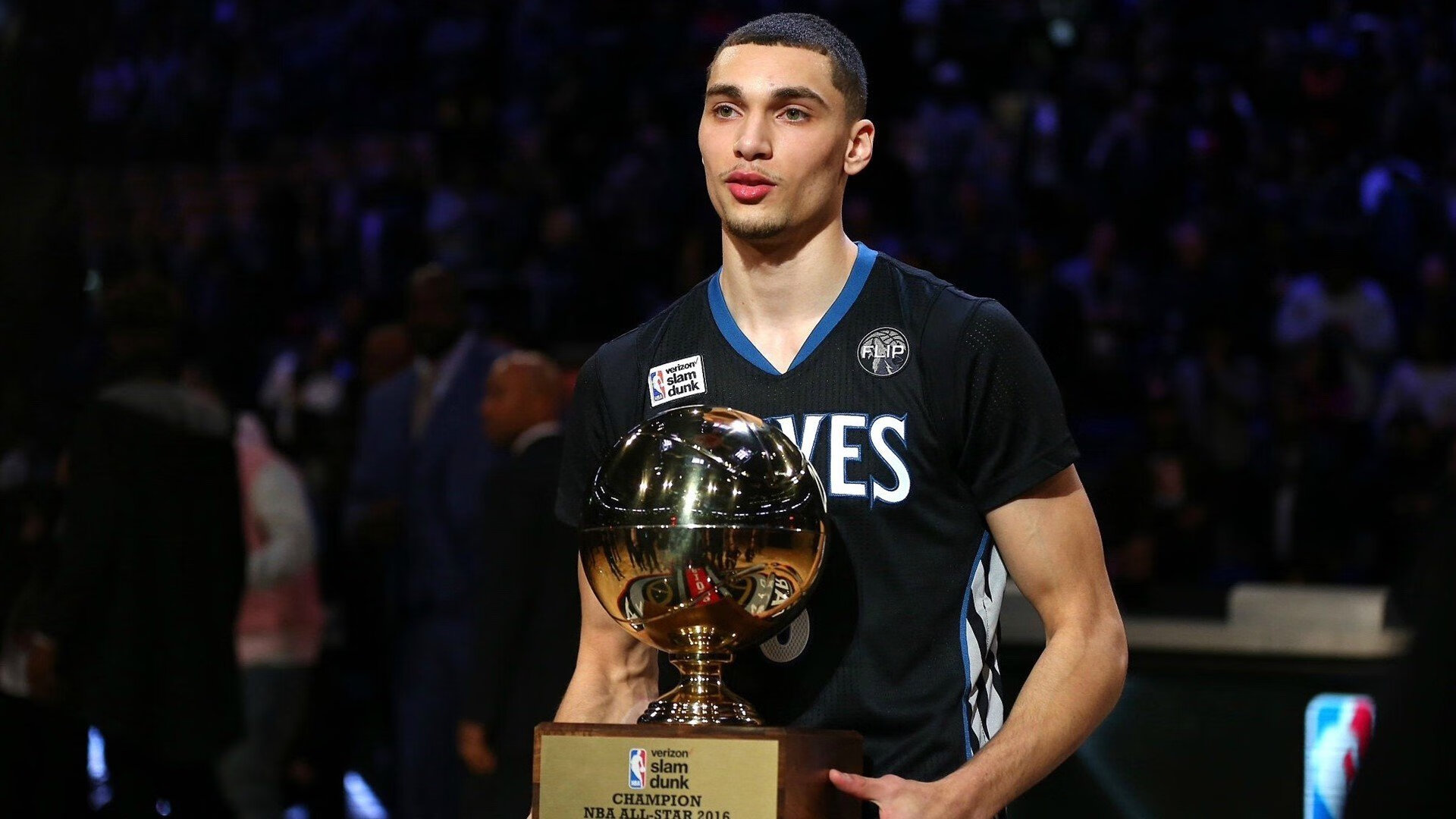 史上“炸裂”的扣篮大比拼，谁才是你的“空中飞人”？，空中接力扣篮视频